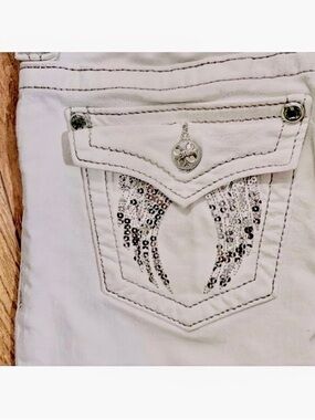Gorgeous Miss Me Off-White Capri Jeans with Sequin Wing Pockets 19” Inseam